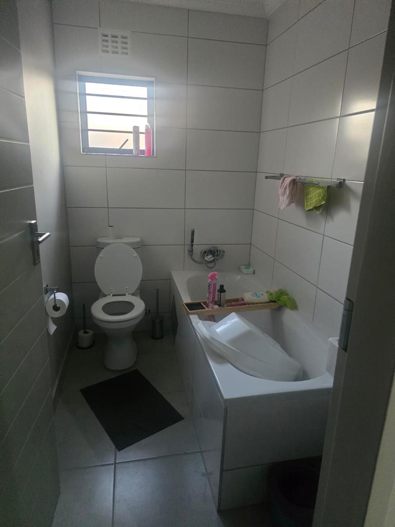 To Let 3 Bedroom Property for Rent in Lion Pride Gauteng