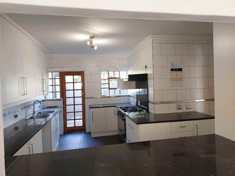 To Let 4 Bedroom Property for Rent in Morningside Gauteng