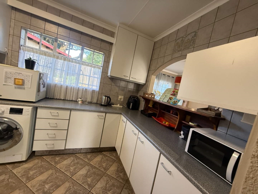 To Let 3 Bedroom Property for Rent in Strubensvallei Gauteng