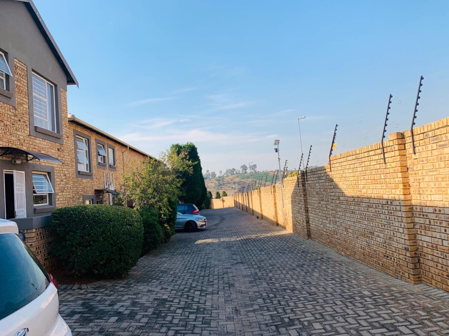 To Let 3 Bedroom Property for Rent in Wilgeheuwel Gauteng