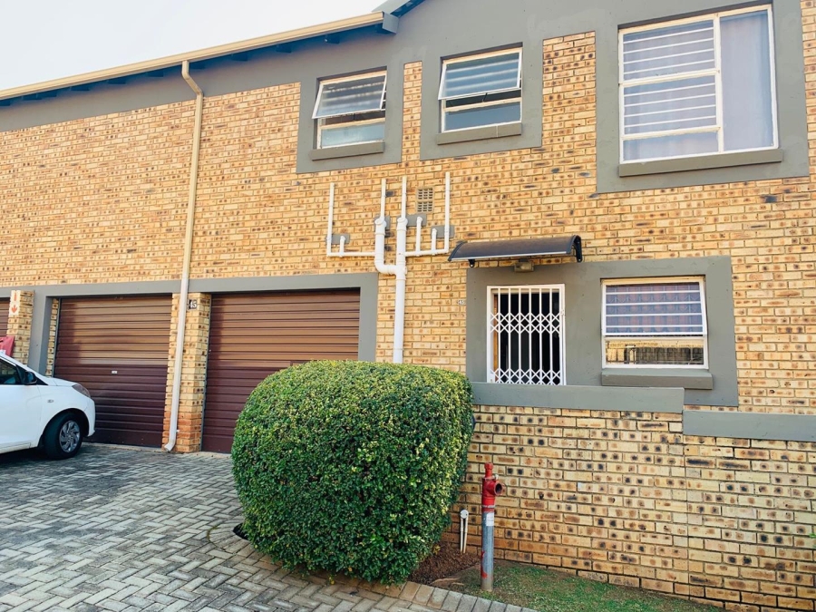 To Let 3 Bedroom Property for Rent in Wilgeheuwel Gauteng