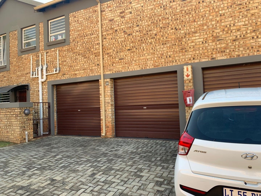 To Let 3 Bedroom Property for Rent in Wilgeheuwel Gauteng