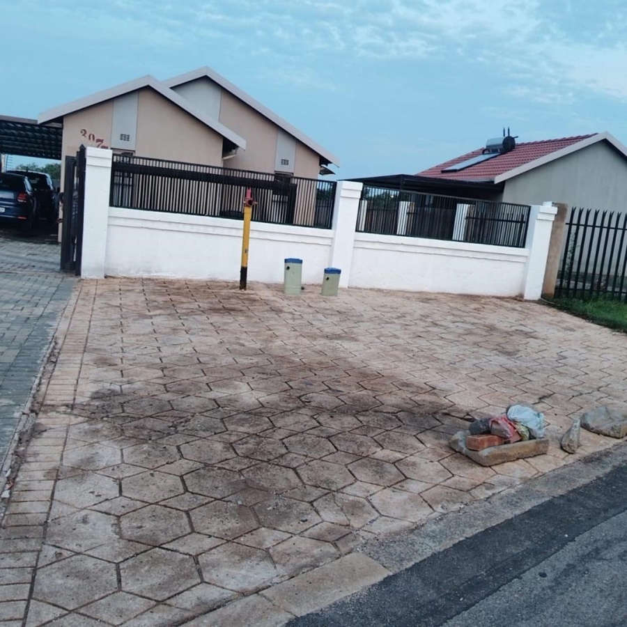 3 Bedroom Property for Sale in Rosslyn Gauteng