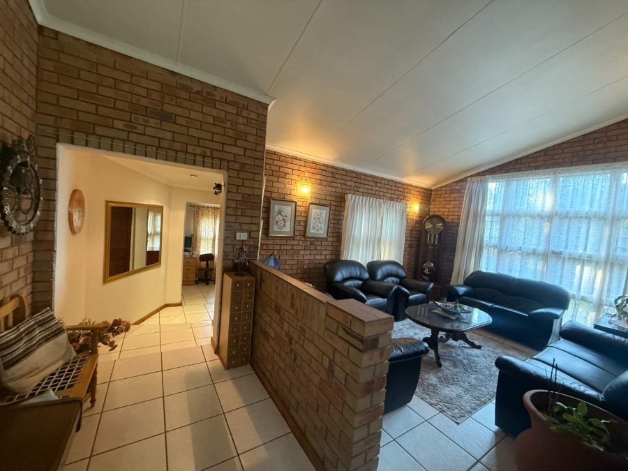5 Bedroom Property for Sale in Bergbron Gauteng