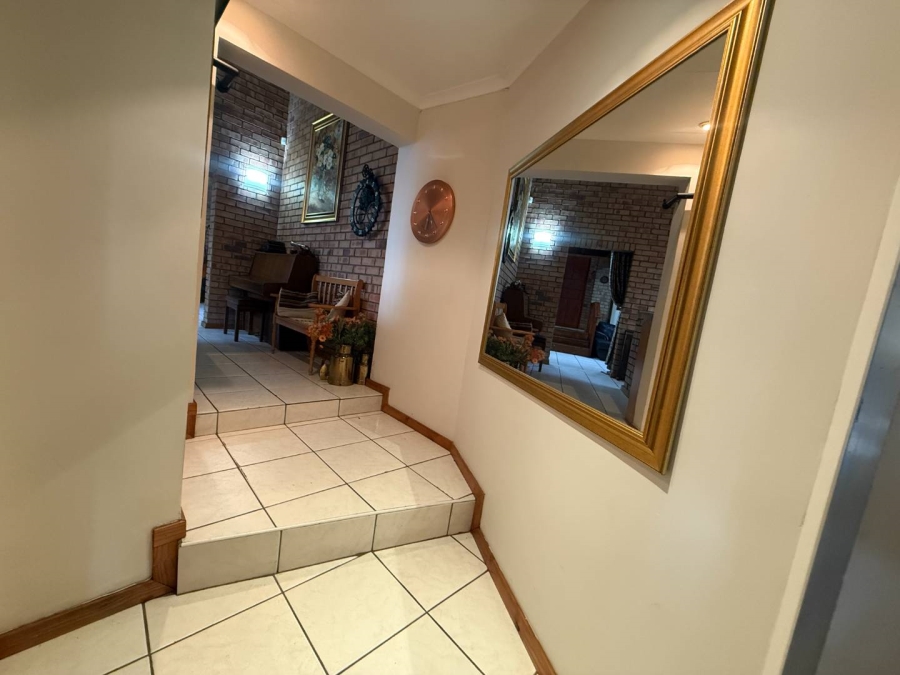 5 Bedroom Property for Sale in Bergbron Gauteng