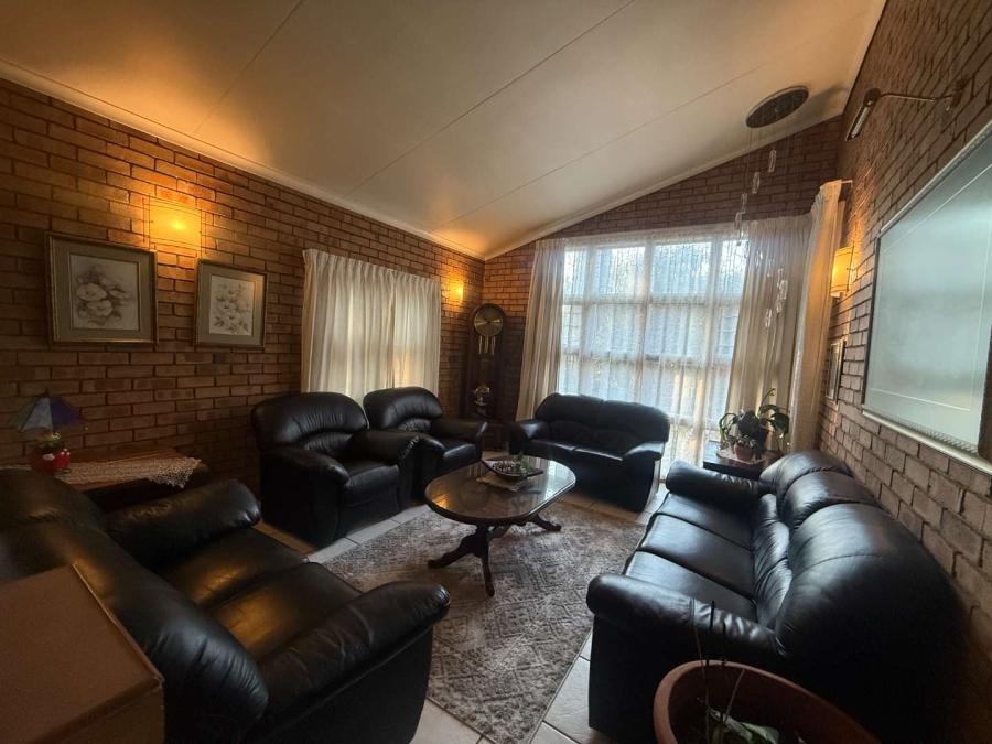 5 Bedroom Property for Sale in Bergbron Gauteng
