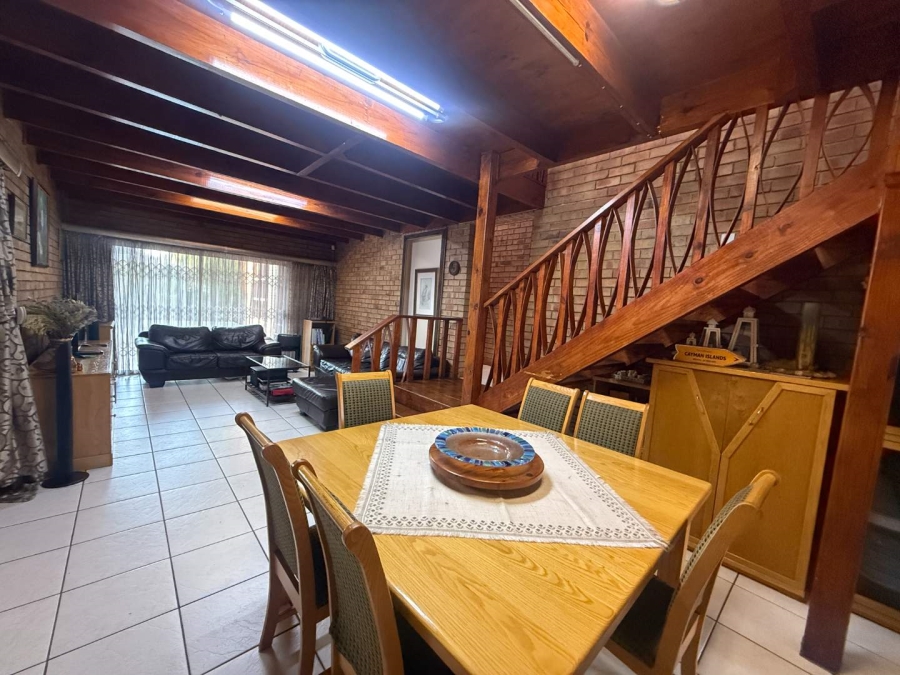 5 Bedroom Property for Sale in Bergbron Gauteng