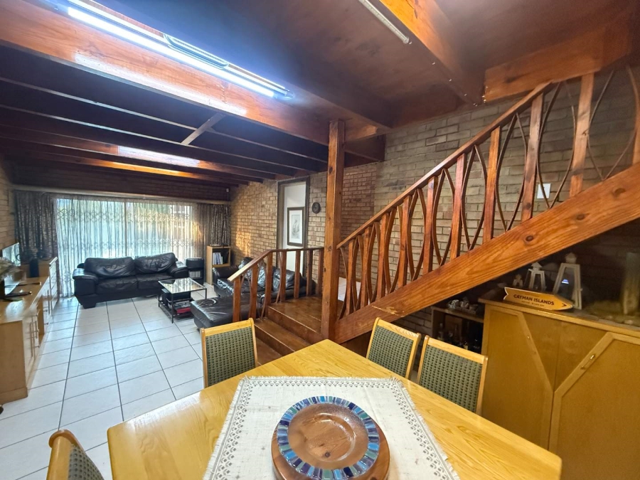 5 Bedroom Property for Sale in Bergbron Gauteng