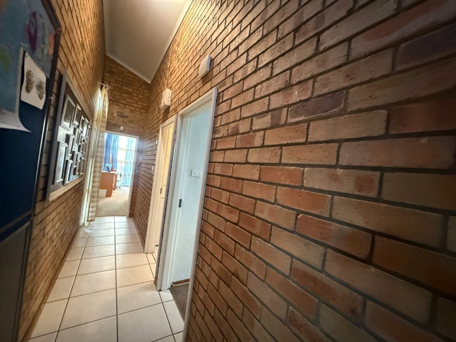 5 Bedroom Property for Sale in Bergbron Gauteng