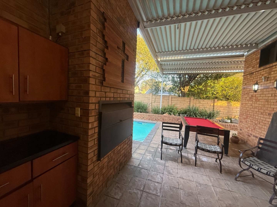 5 Bedroom Property for Sale in Bergbron Gauteng