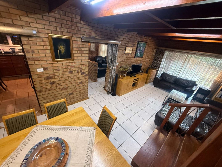 5 Bedroom Property for Sale in Bergbron Gauteng