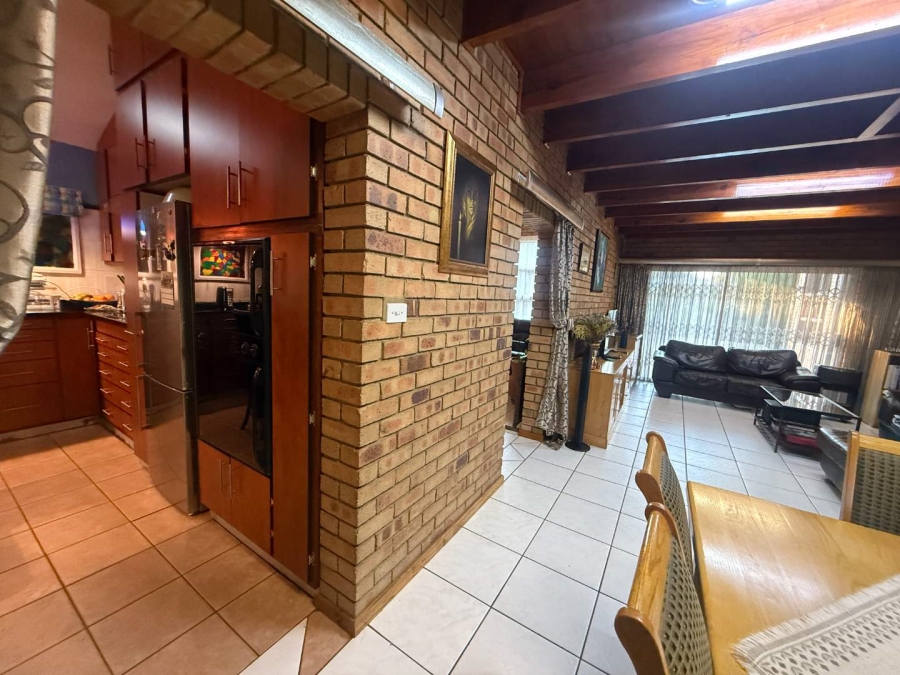 5 Bedroom Property for Sale in Bergbron Gauteng