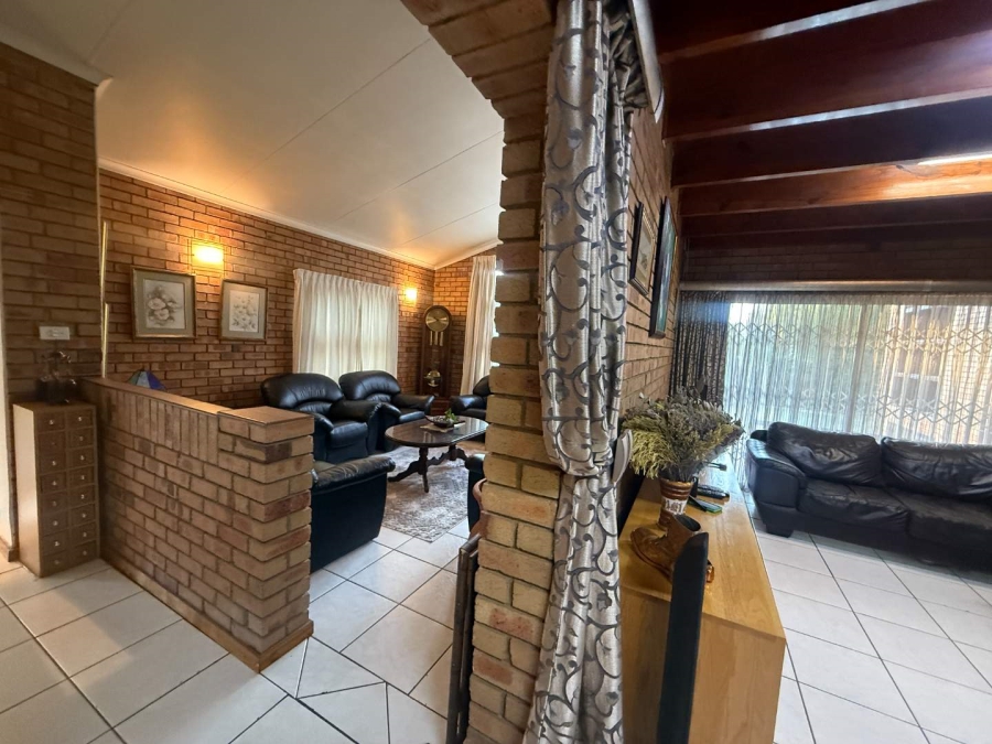 5 Bedroom Property for Sale in Bergbron Gauteng
