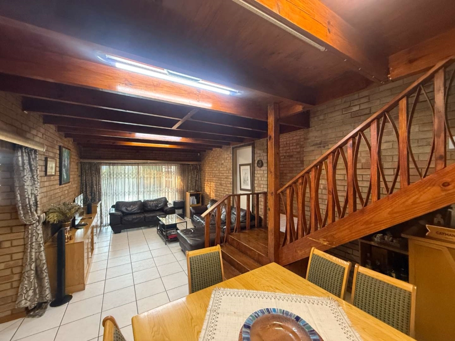 5 Bedroom Property for Sale in Bergbron Gauteng