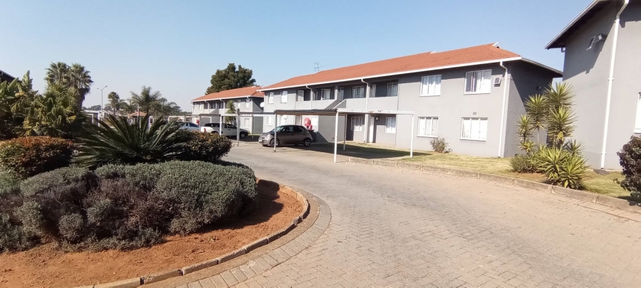 2 Bedroom Property for Sale in Glen Marais Gauteng
