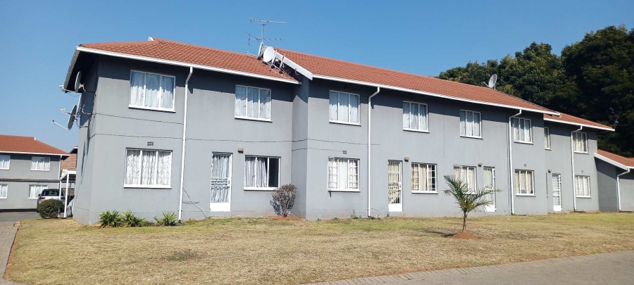 2 Bedroom Property for Sale in Glen Marais Gauteng
