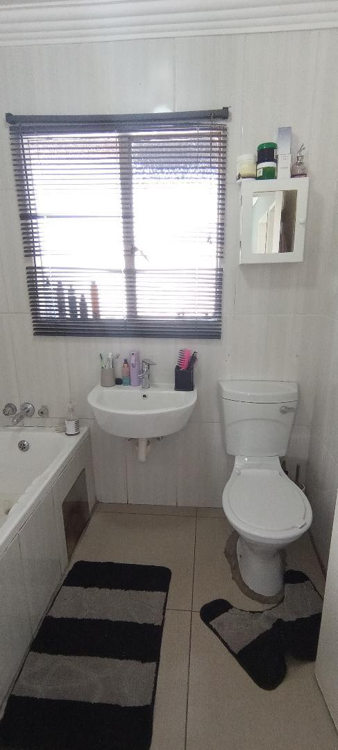 2 Bedroom Property for Sale in Glen Marais Gauteng