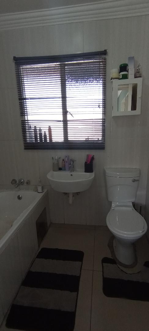 2 Bedroom Property for Sale in Glen Marais Gauteng
