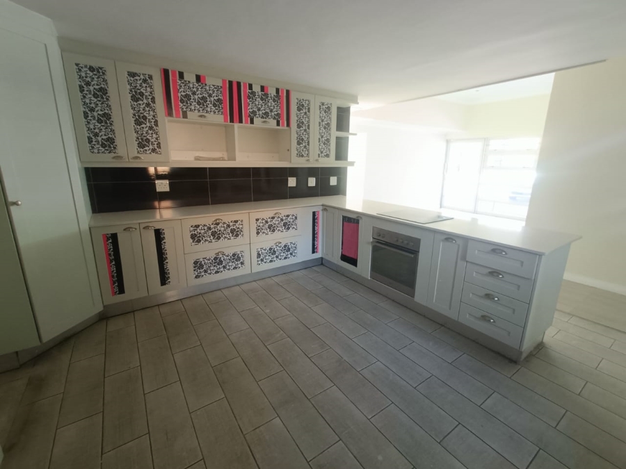 5 Bedroom Property for Sale in Rooihuiskraal Gauteng