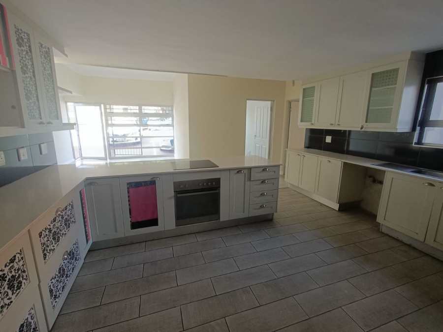 5 Bedroom Property for Sale in Rooihuiskraal Gauteng
