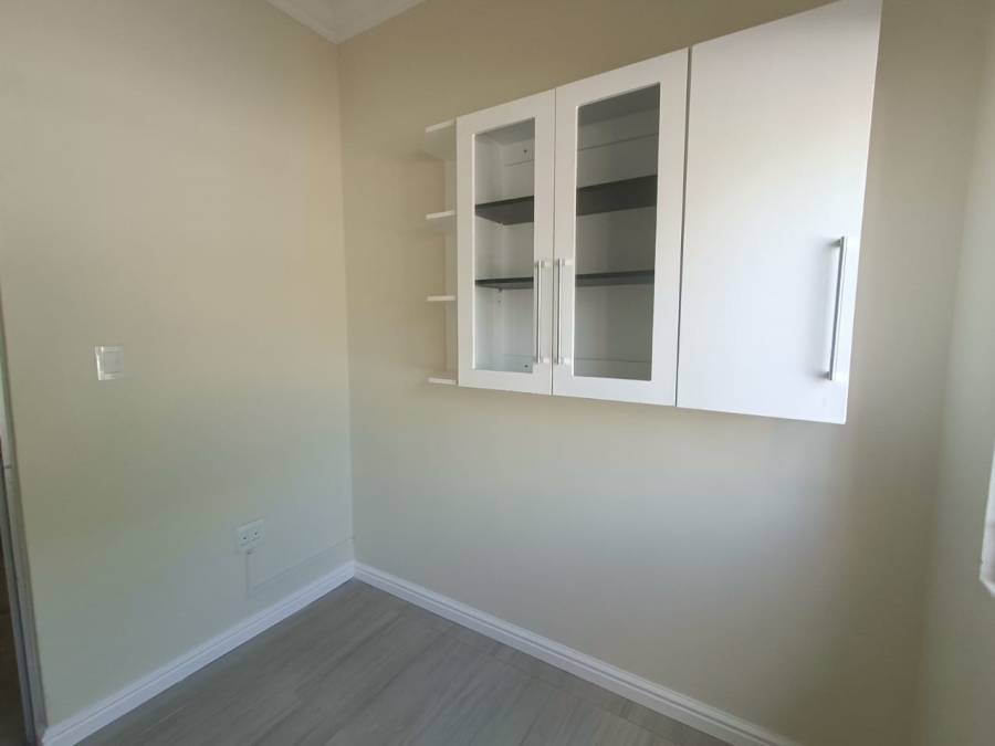5 Bedroom Property for Sale in Rooihuiskraal Gauteng