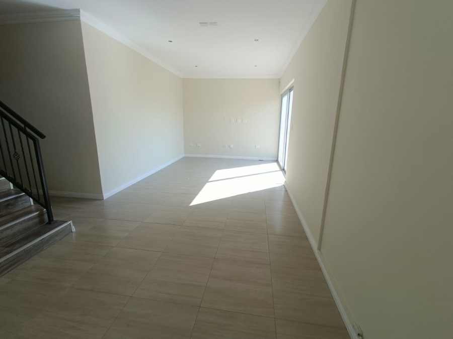 5 Bedroom Property for Sale in Rooihuiskraal Gauteng