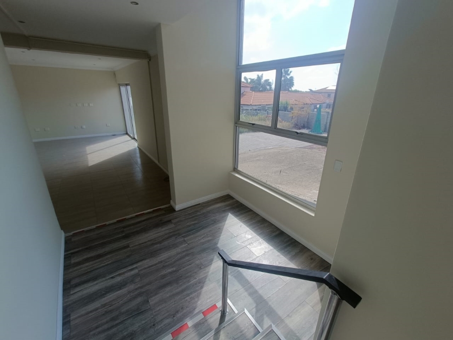 5 Bedroom Property for Sale in Rooihuiskraal Gauteng