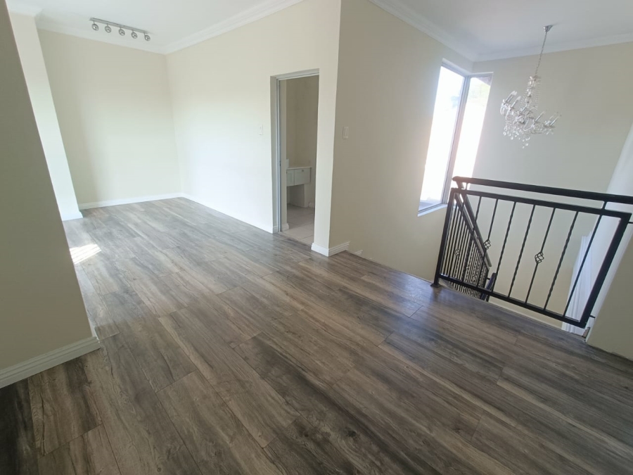 5 Bedroom Property for Sale in Rooihuiskraal Gauteng