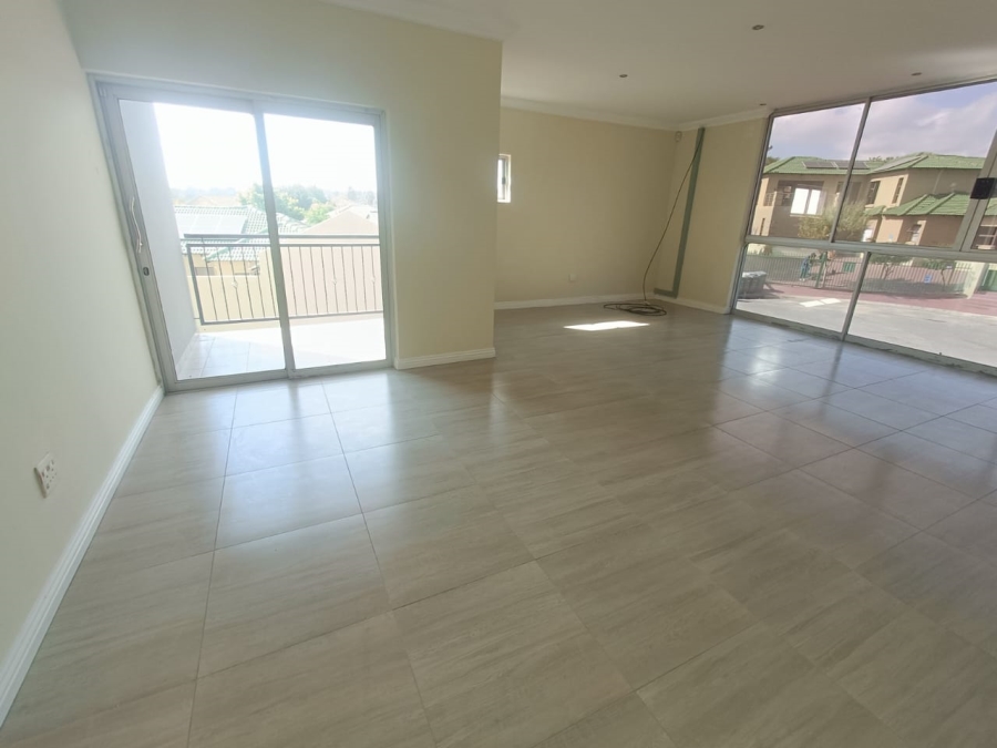 5 Bedroom Property for Sale in Rooihuiskraal Gauteng