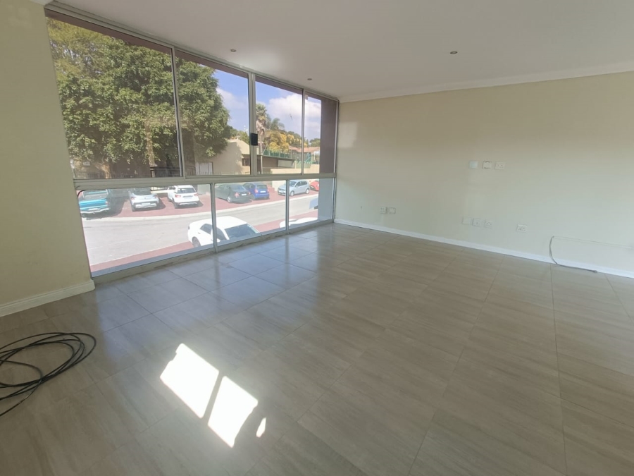 5 Bedroom Property for Sale in Rooihuiskraal Gauteng