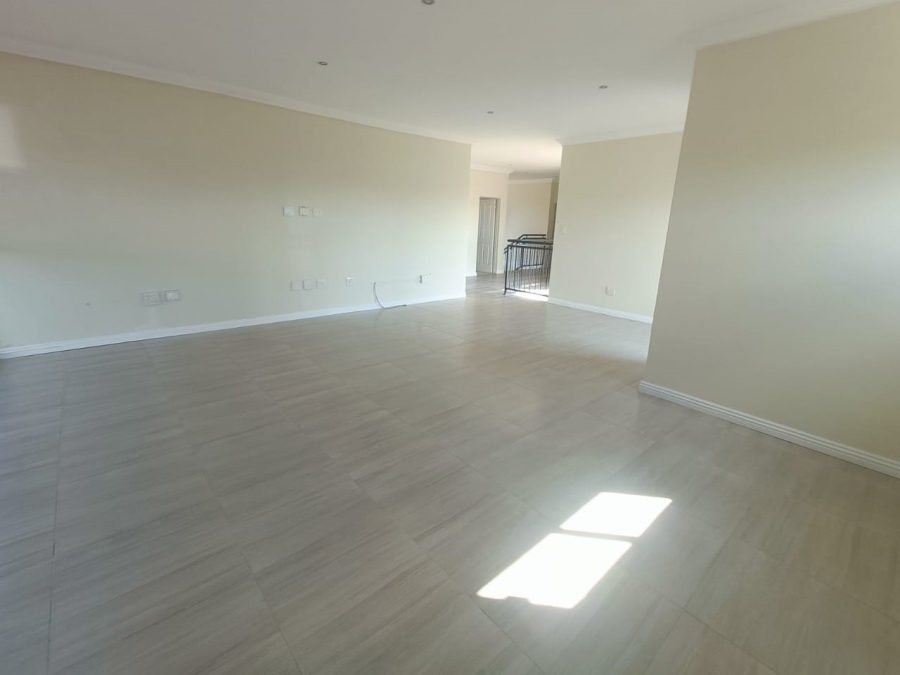 5 Bedroom Property for Sale in Rooihuiskraal Gauteng