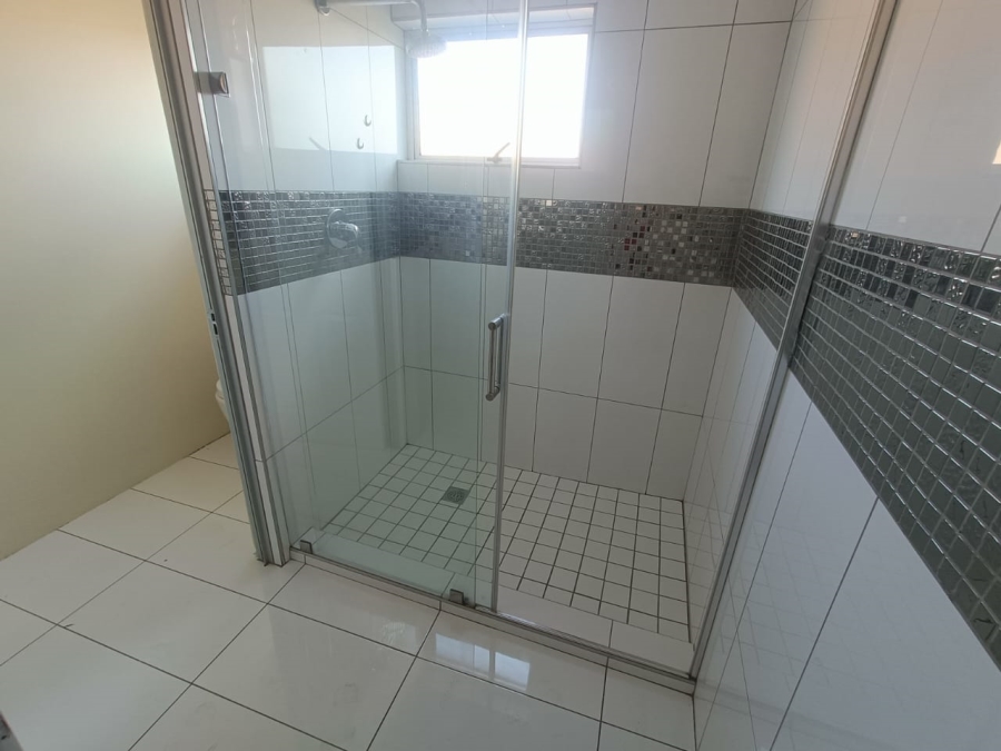 5 Bedroom Property for Sale in Rooihuiskraal Gauteng