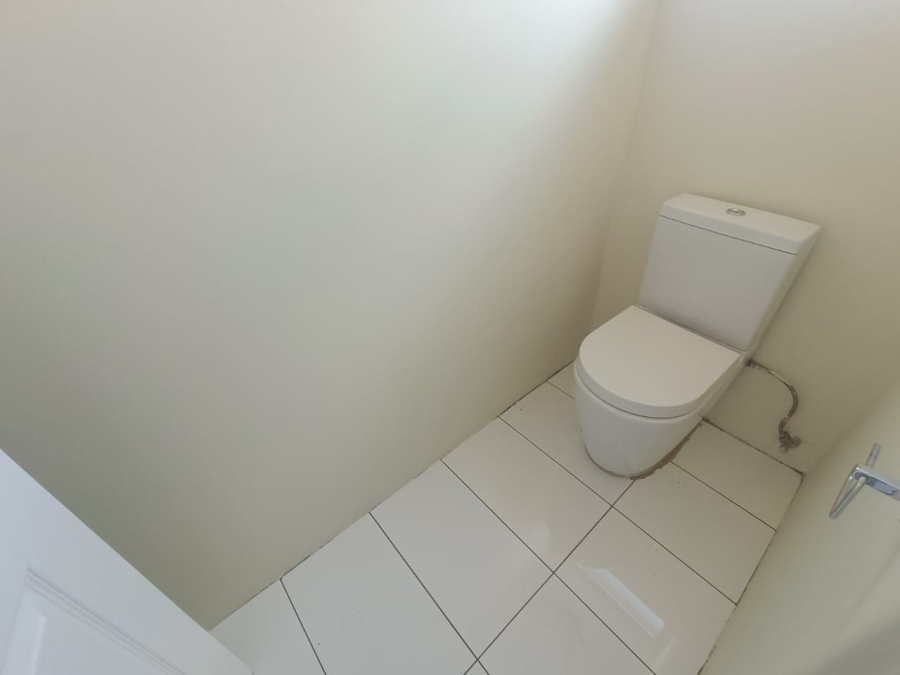 5 Bedroom Property for Sale in Rooihuiskraal Gauteng