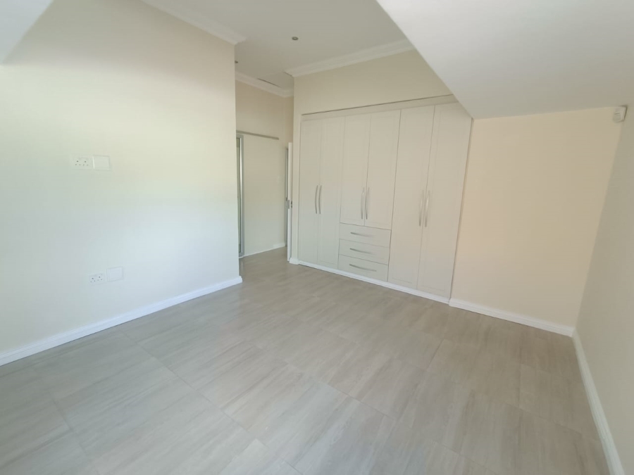 5 Bedroom Property for Sale in Rooihuiskraal Gauteng