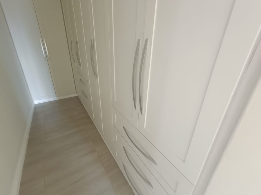 5 Bedroom Property for Sale in Rooihuiskraal Gauteng