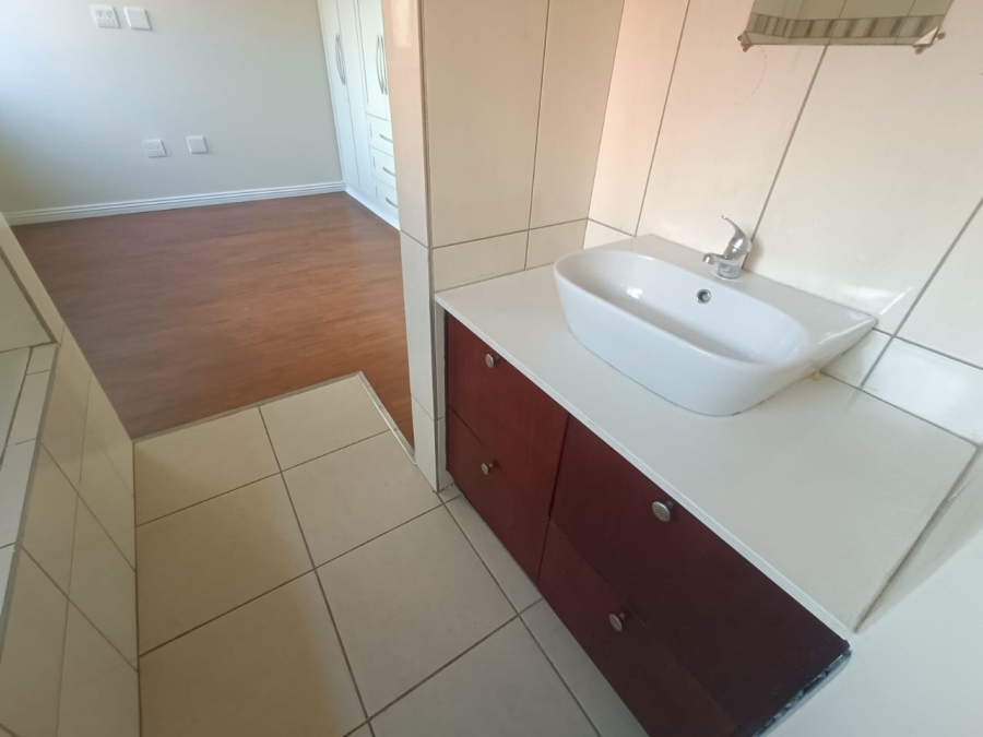 5 Bedroom Property for Sale in Rooihuiskraal Gauteng
