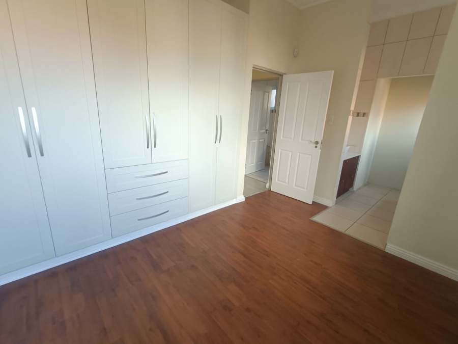 5 Bedroom Property for Sale in Rooihuiskraal Gauteng