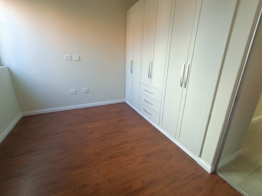 5 Bedroom Property for Sale in Rooihuiskraal Gauteng