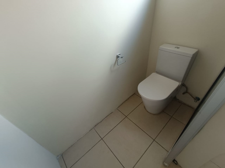 5 Bedroom Property for Sale in Rooihuiskraal Gauteng