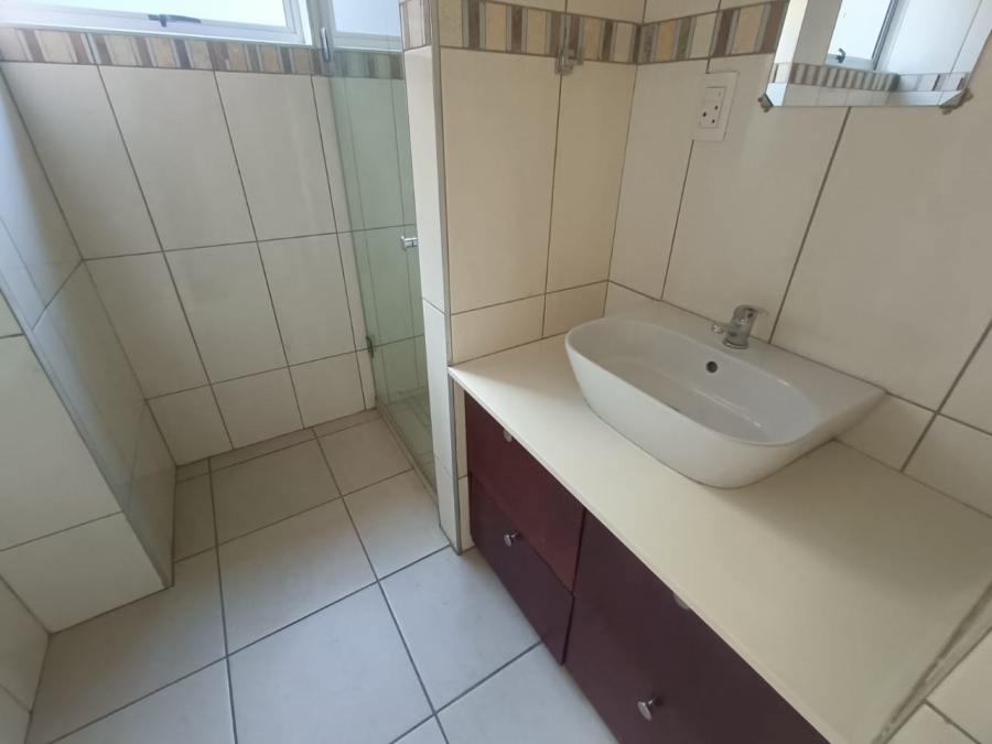 5 Bedroom Property for Sale in Rooihuiskraal Gauteng