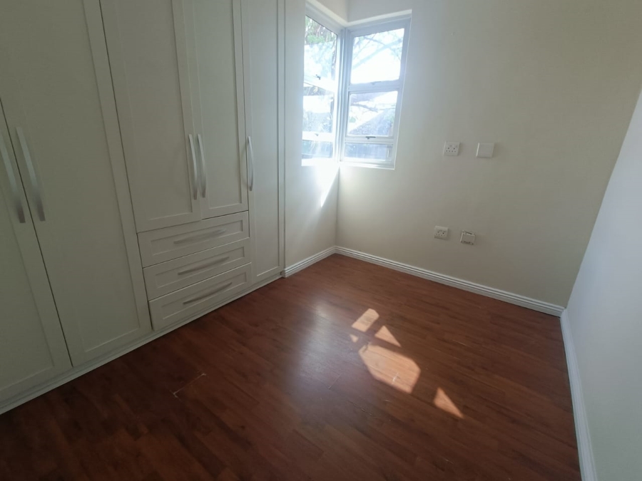 5 Bedroom Property for Sale in Rooihuiskraal Gauteng