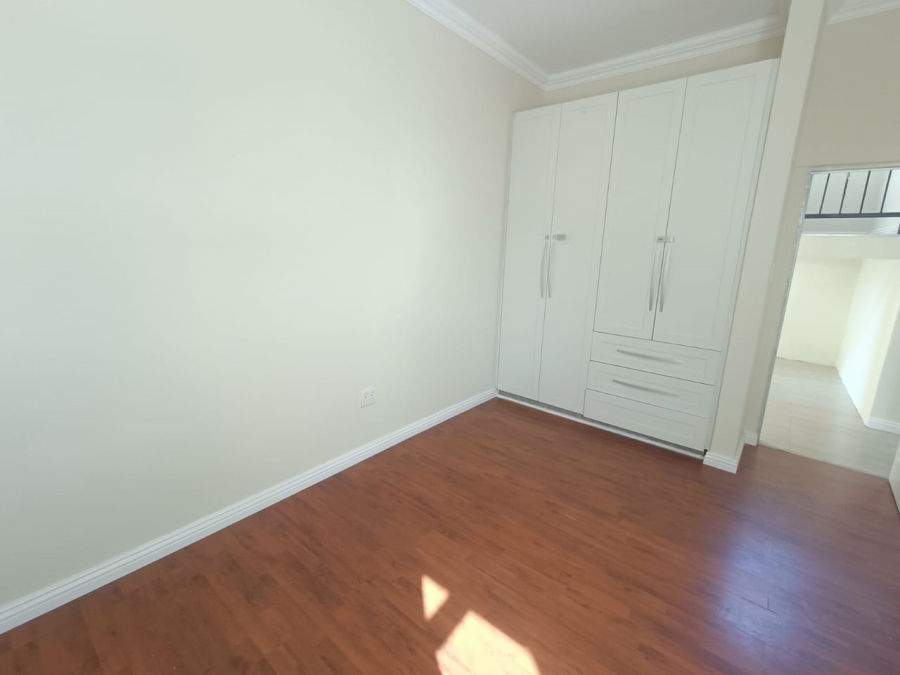 5 Bedroom Property for Sale in Rooihuiskraal Gauteng