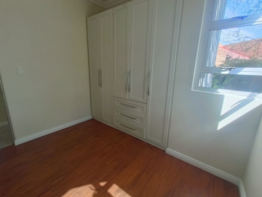 5 Bedroom Property for Sale in Rooihuiskraal Gauteng