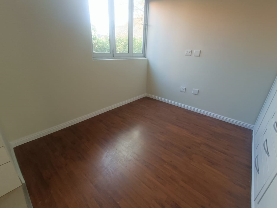 5 Bedroom Property for Sale in Rooihuiskraal Gauteng