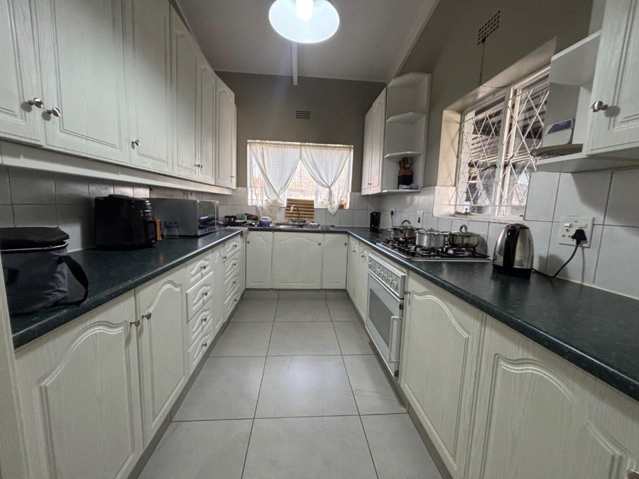 To Let 1 Bedroom Property for Rent in Blairgowrie Gauteng