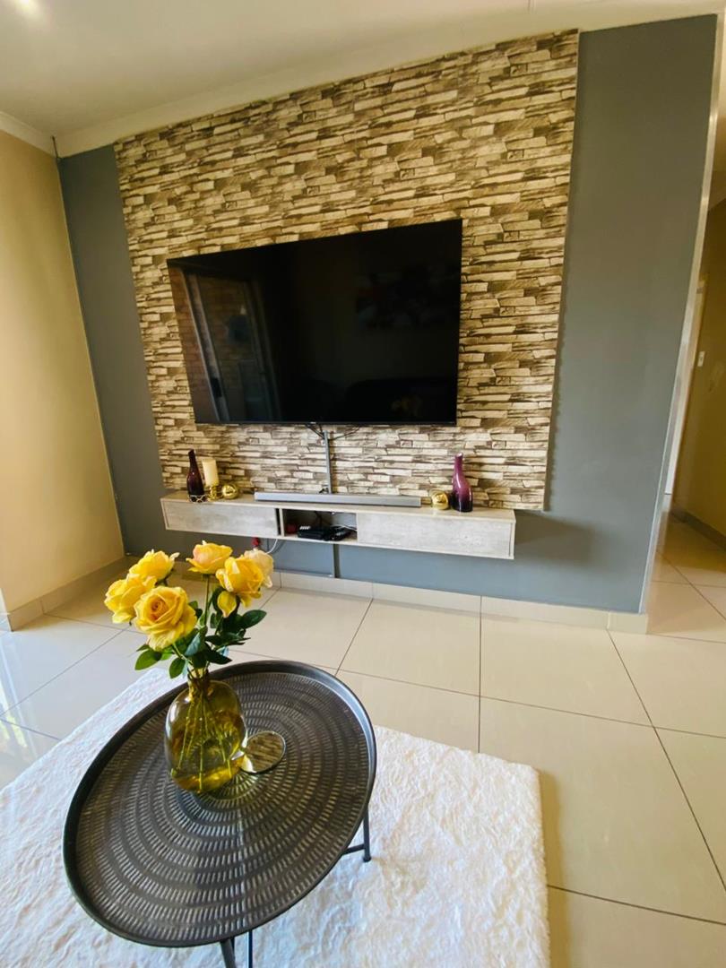 2 Bedroom Property for Sale in Monavoni Gauteng
