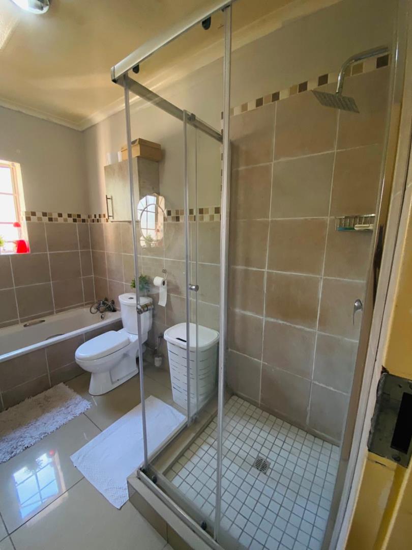2 Bedroom Property for Sale in Monavoni Gauteng