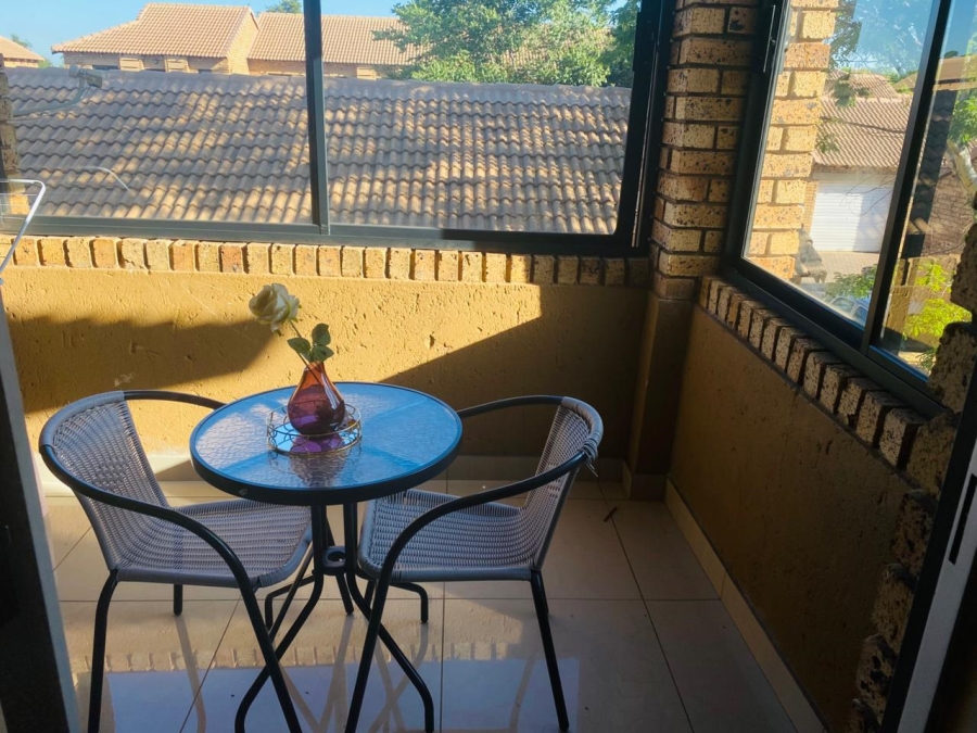 2 Bedroom Property for Sale in Monavoni Gauteng