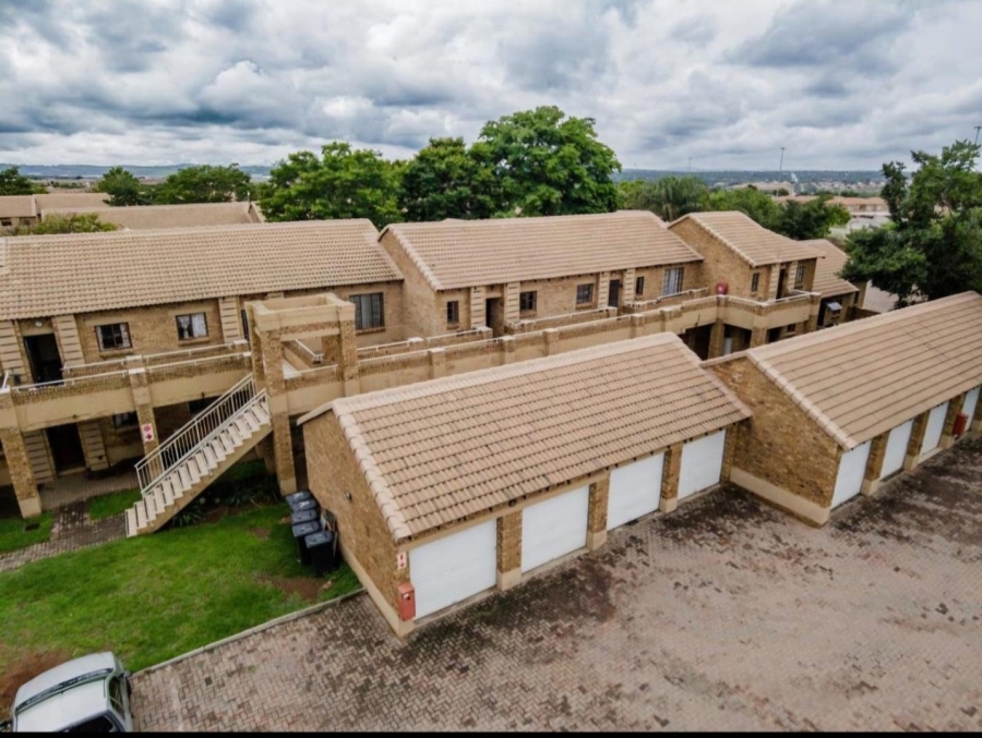 2 Bedroom Property for Sale in Monavoni Gauteng