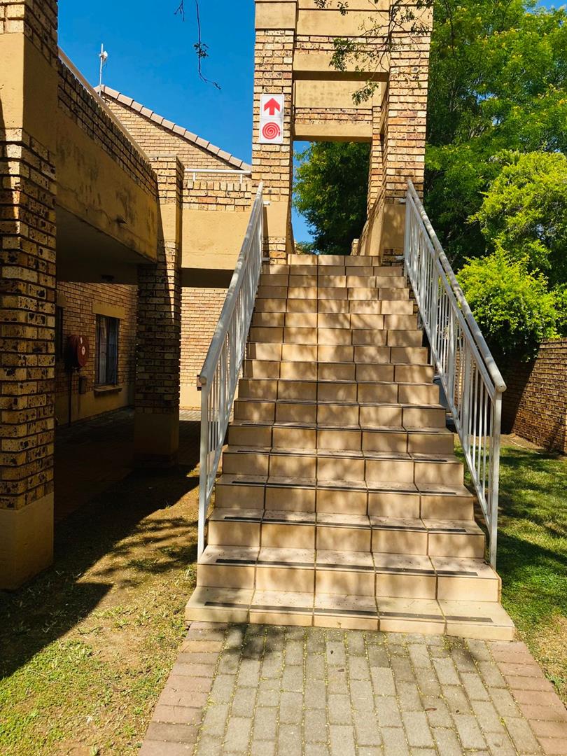 2 Bedroom Property for Sale in Monavoni Gauteng